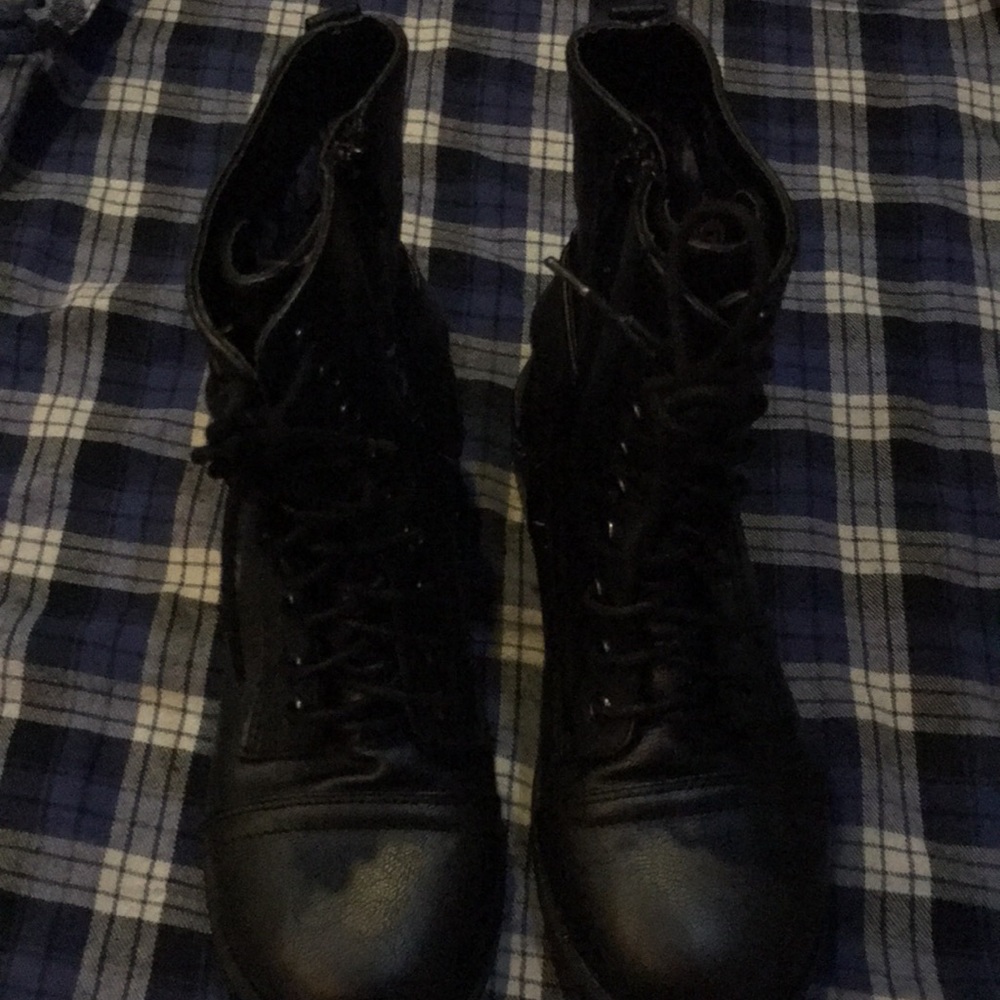 Combat boots